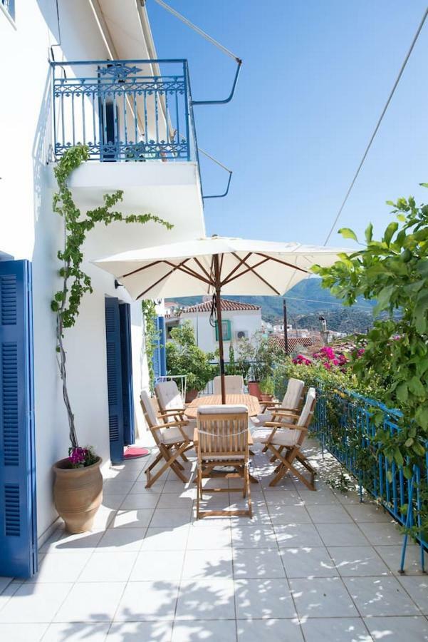 Aquarella-Stylish Veranda Apartment In Centre Of Poros Town Exterior foto